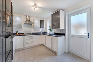 Kitchen- click for photo gallery
